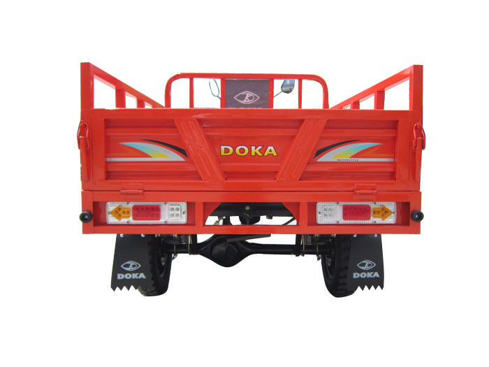 Red 150CC Motorized Cargo Tricycle , Chinese Trike Motorcycle With Light Cargo Box
