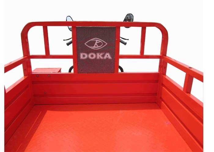 Red 150CC Motorized Cargo Tricycle , Chinese Trike Motorcycle With Light Cargo Box
