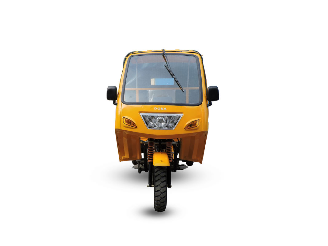 Good Appearance Cargo Motor Tricycle 151 - 200cc Displacement With Steel Frame And Car Axle