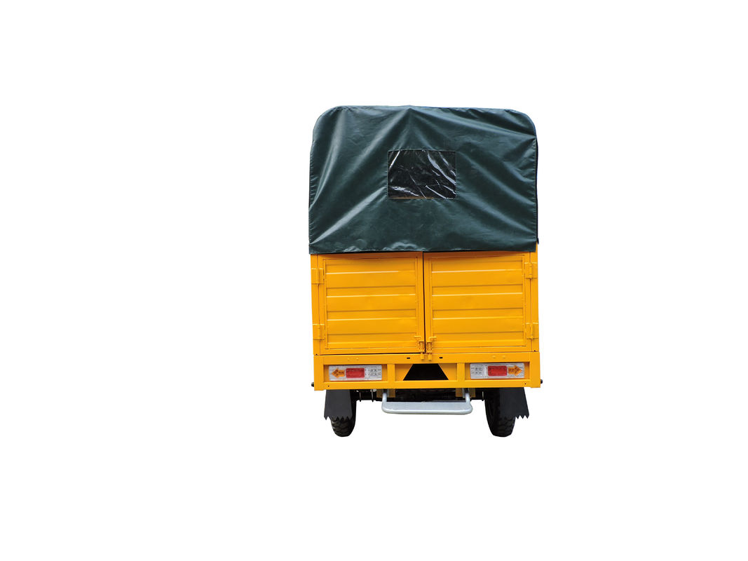 Good Appearance Cargo Motor Tricycle 151 - 200cc Displacement With Steel Frame And Car Axle